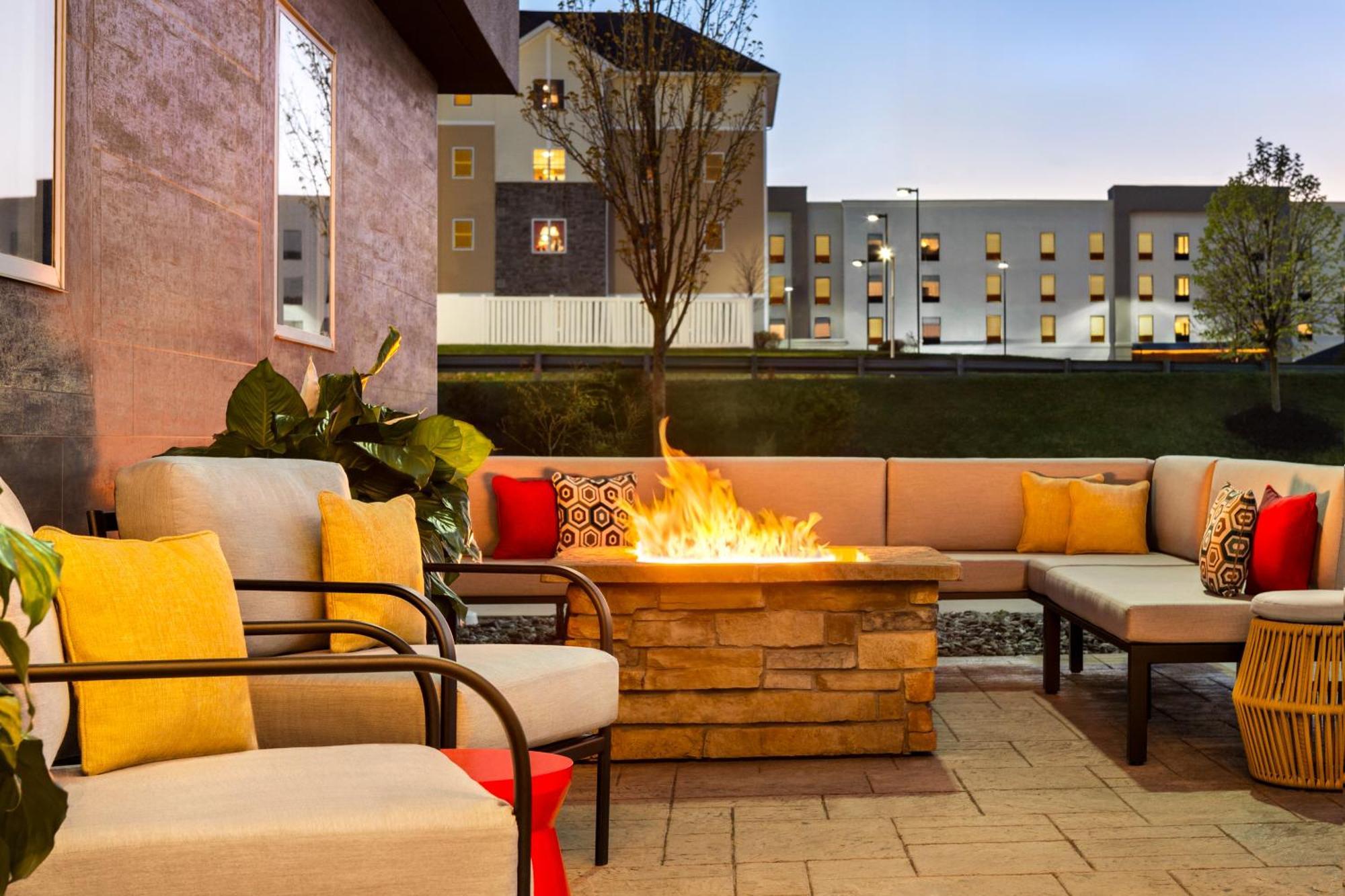 Home2 Suites By Hilton York Exterior photo